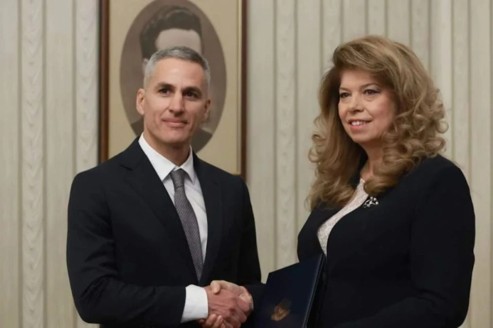 Йотова лідирує після першого туру виборів у Болгарії